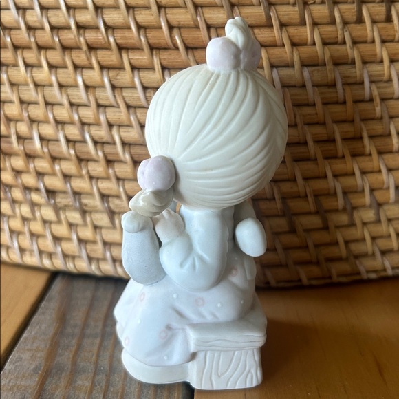 Precious Moments Figurine Scent from Above 1986
100528 - Picture 3 of 5